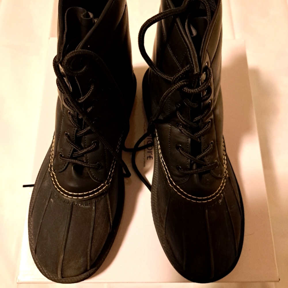 Suicoke boots with box